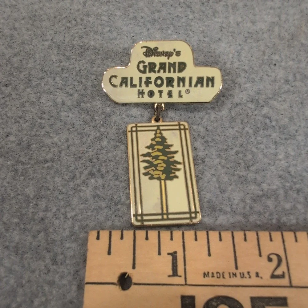 Disney Grand Californian Hotel Pine Tree Dangle Trading Pin Gold Tone Enamel - Picture 2 of 4